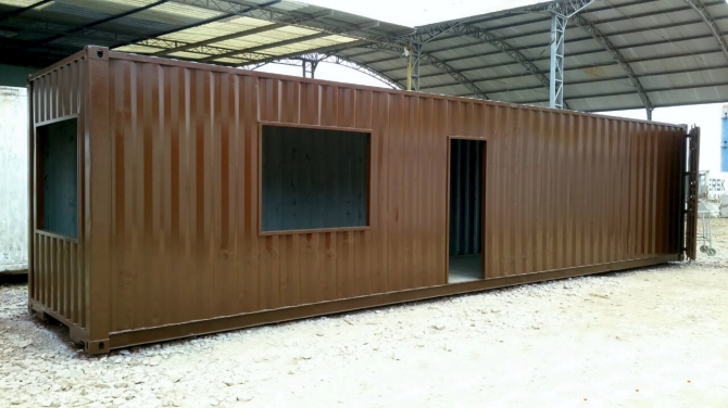 Pintura em container com esmalte sintético automotivo.